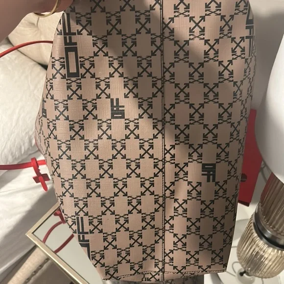Off white monogram tote - Picture 8 of 9